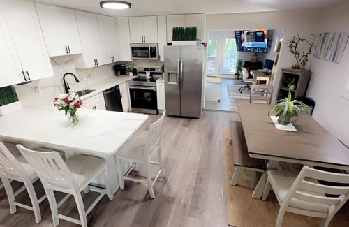 Lindenwood Park House | CENTRAL LOCATION - 4 BEDS - FAMILY FRIENDLY - AMENITY PACKED - POOL & PRIVACY