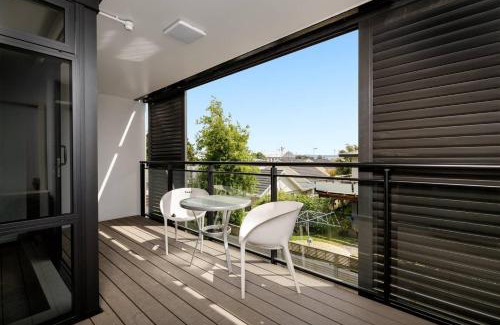 Mount Maunganui Apartment | Central Mount Apartment, Quiet and Spacious with Pool