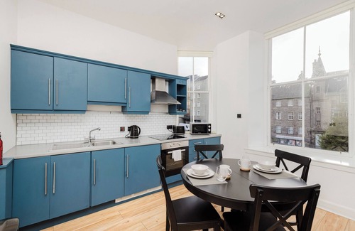 Old Town Apartment | Central Old Town Apt. w/Views of the Grassmarket