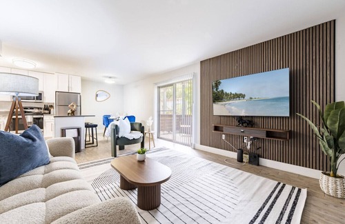 Beach Park Apartment | Central South Tampa | Walkable 2BR w/Pool Access