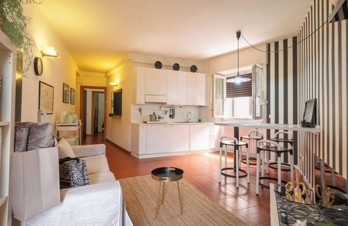 Iseo Apartment | Central square - One Bedroom Apartment, Sleeps 3