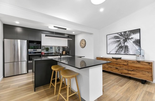 Noosaville House | Central Tropical Oasis with Pool
