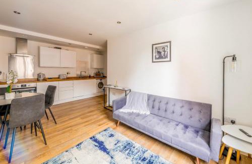 Abingdon Apartment | Centralised Abbey Yard by Prescott Apartments