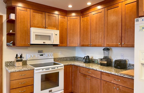 Saratoga Springs House | Centrally located, modernized ranch — 5 minutes from everything!
