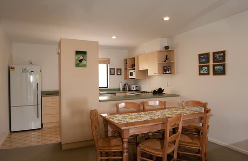 Akaroa Apartment | Centrally Located Apartment 1 block away from Akaroa wharf and dining.