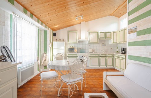 Ars-en-Re Apartment | 'Centre Village' Apartment with Wi-Fi