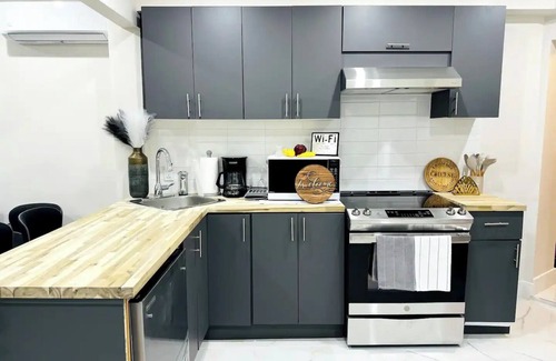 Sainte-Marie Apartment | Centre-Ville , Metro Frontenac