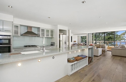 Point Lonsdale House | Cetacea