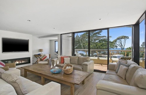 Point Lonsdale House | Cetacea