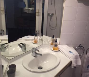 Saint-Jean-aux-Amognes Bed & Breakfast | Château de SURY