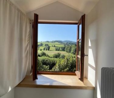 Varennes-sous-Dun Bed & Breakfast | Château de GRANDVAUX