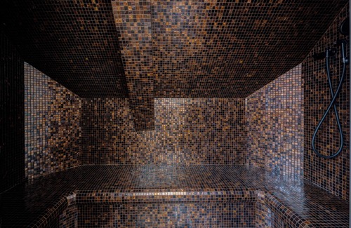 Cruseilles Hotel | Château des Avenieres