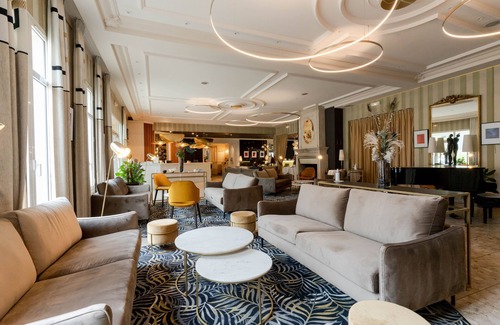 Chasseneuil-du-Poitou Hotel | Château du Clos de la Ribaudière