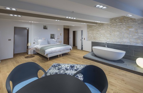 Saint-Martin-du-Bois House | Château Prieuré Marquet - Chambres d'Hôtes D'exception