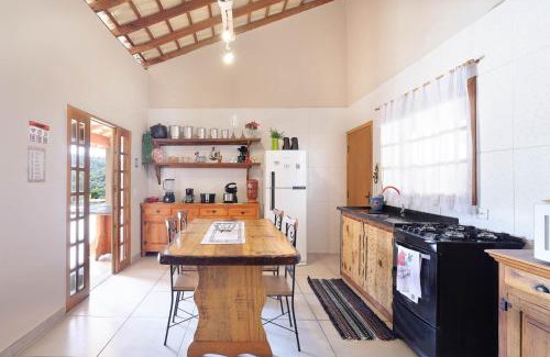 Ibiuna House | Chacara com piscina, churrasq e WiFi, pet friendly
