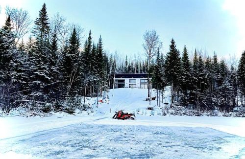 Ferland-et-Boilleau Ski Chalet | Chalet à louer au bord d'un lac avec spa
