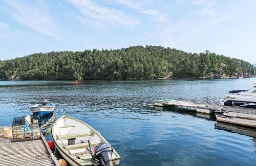 Vinnes Ski Chalet | Chalet Åsvågen - FJH628 by Interhome