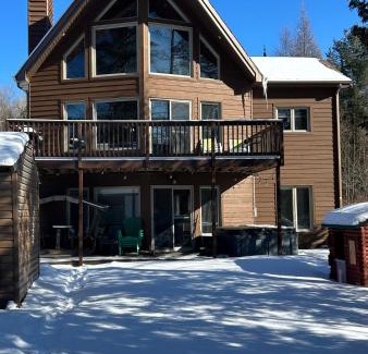 Saint-Alphonse-Rodriguez Ski Chalet | Chalet au pied du lac