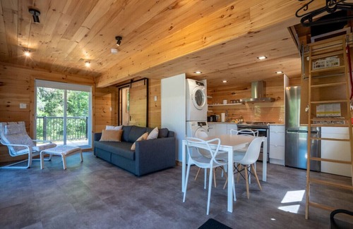 Saint-Alphonse-Rodriguez House | Chalet Hello| Private Lake Access | Hot Tub | EV