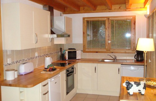 Oz Ski Chalet | Chalet Clementine offers skiing luxury in Oz en Oisans part of Alpe d'Huez area.