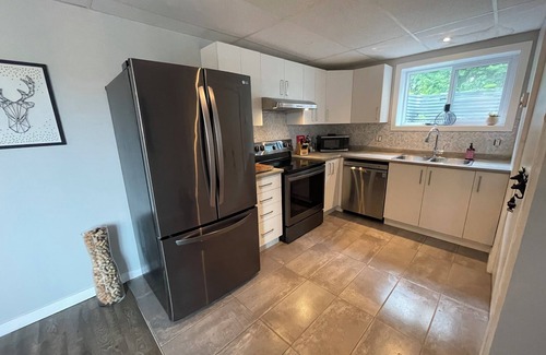 Rock Forest Ski Chalet | Chalet Condo sur le Bord de L'eau Avec Quai Magog