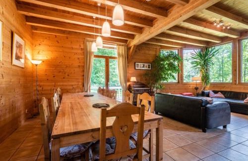 Les Gets Ski Chalet | Chalet de 7 pièces avec jacuzzi et Wi-Fi, proche des télécabines et du centre des Gets - FR-1-671-4