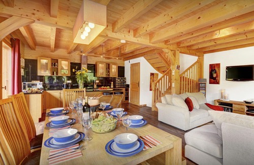 La Clusaz Ski Chalet | Chalet des Enfants - ski-in ski-out base for 10, spa & views - OVO Network