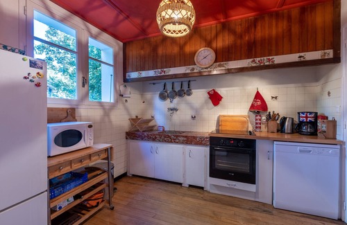 Superbolquere House | Chalet des Melezes - Four Bedroom House, Sleeps 9