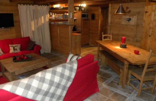 Les Boisses Apartment | CHALET GRINCH 90m2, 3 Sdb, skis aux pieds, wifi