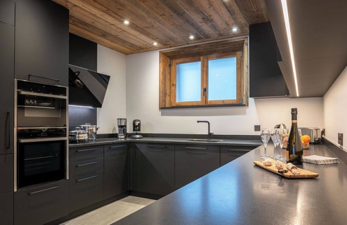 Vaujany Ski Chalet | Chalet Harmonie 1 - Six Bedroom Chalet, Sleeps 14