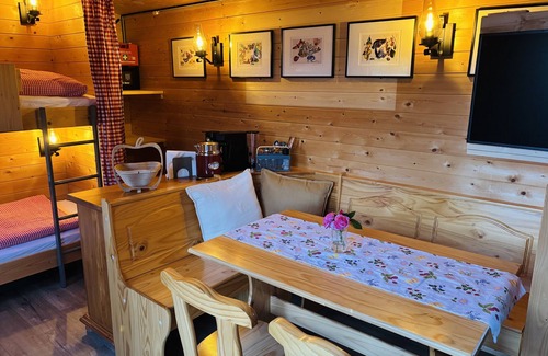 Braunsbedra Ski Chalet | Chalet 'Josef' with Private Terrace, Private Garden and Wi-Fi