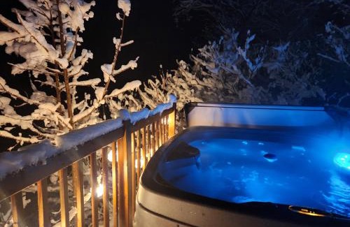 Mauricie Ski Chalet | Chalet L'Apéro des Chutes - Spa, détente & nature au bord de l'eau en Mauricie