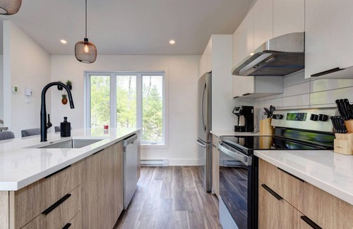 Chertsey Ski Chalet | Chalet La Belle | Serenity & Spa | Beach & Lake