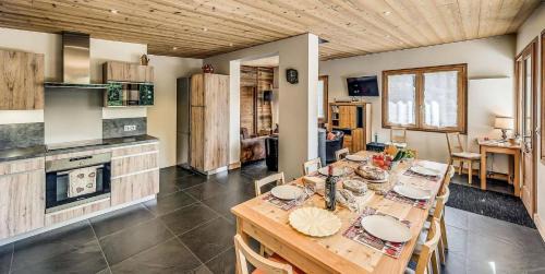 Champagny-en-Vanoise Ski Chalet | Chalet Les Lauzes - Chalets pour 10 Personnes MAE-3288