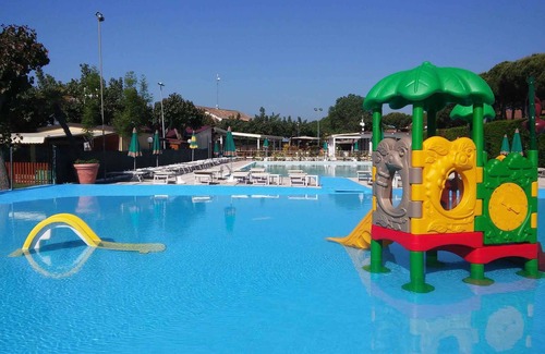 Lido di Dante Ski Chalet | Chalet on camping ground