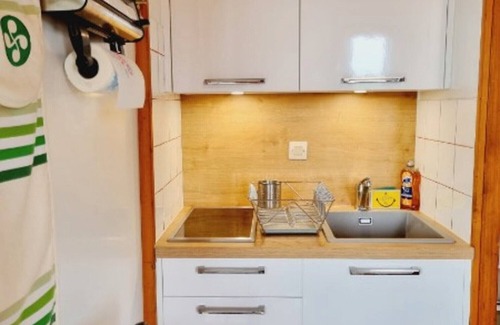 Hasparren Ski Chalet | Chalet 'Ortalon - Hasparren' with Shared Pool, Wi-Fi, and Air Conditioning