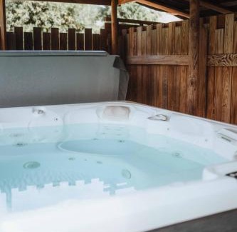 Le Biot House | Chalet SALOON avec SPA privatif
