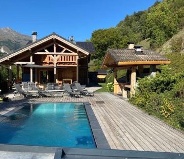 Bourg-Saint-Maurice Ski Chalet | Chalet savoyard d'exception avec piscine chauffée