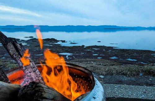 Cap-Saint-Ignace Ski Chalet | Chalet Studio #3 Waterfront with Spa Fireplace & Wifi