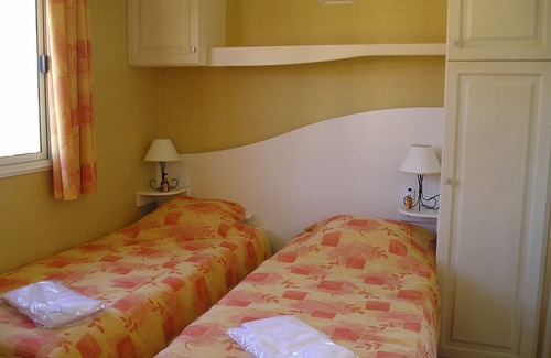 Tautavel Resort | Chalets en Village-vacances ! Clubs Enfants et Clubs Ados Inclus. Piscine
