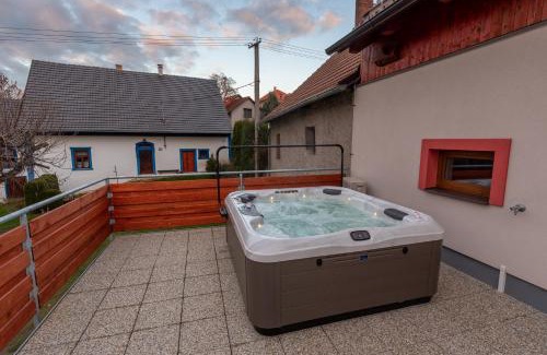 Hluboka House | Chaloupka Borůvka