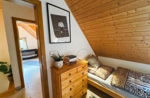 Varvazov House | Chalupa s vlastním koupáním a rozlehlou zahradou