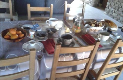 La Berthenoux Bed & Breakfast | Chambre d'hôte dans ferme rénovée - Nature et confort avec parking - FR-1-591-677