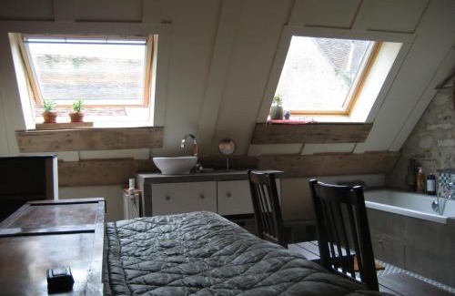 Misy-sur-Yonne House | Chambre du Toucan