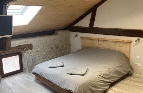 Varces-Allieres-et-Risset House | chambre avec SDB privative, salon et cuisine partagés