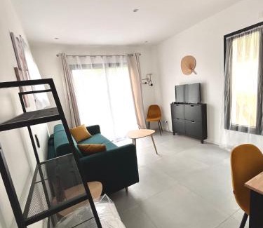 Chambray-les-Tours House | Chambre indépendante RDC avec SdB, WC et parking