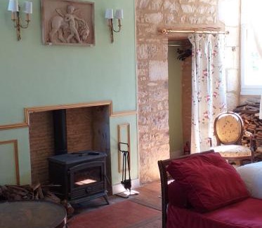 Champagne-Mouton Bed & Breakfast | Chambre Louis XVI au Château de Champagne-Mouton