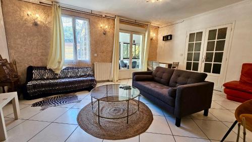 Stains Apartment | Chambre privée dans logement partagé, Pepsy Blue cozy Paris & Stade de France