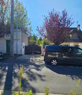 Stains Apartment | Chambre privée dans logement partagé, Pepsy Blue cozy Paris & Stade de France
