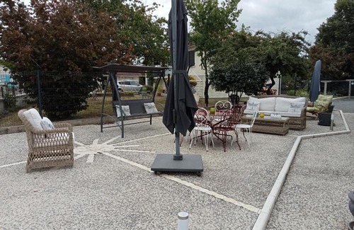 Chasseneuil-sur-Bonnieure House | Chambre privative avec salle d'eau